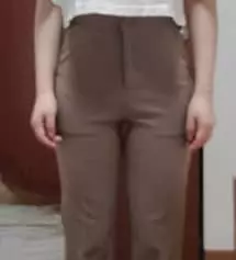 색이 진짜 어떤 옷이랑 입어도 어떤 신발을 신어도 무난하게 잘 어울려서 굉장히 좋아해