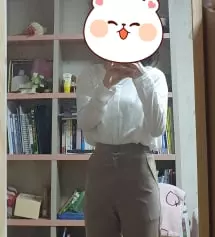 옷이 딱 맞고 좋아요~!ㅎㅎ 올라와있는 사진과 옷색도 비슷하고 핏도 잘 맞아요~! 그리