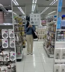 원래 사이즈xs로 샀다가 s로 바꿨어요. 그래서 바지 길이는 원하던대로 딱 맞아서 좋았