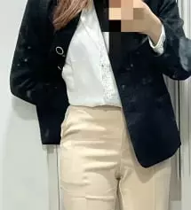 주름이 많이 진게 티가 나긴하지만 다려서 입으면 괜찮을 것같아요! 색도예쁘고 길이도