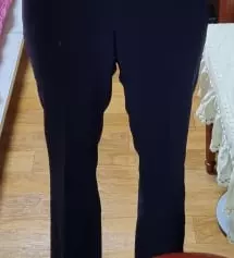 음,,,사진처럼 입으면 허벅지안쪽 부근의 천들이 우글우글 구겨져요8ㅅ8 전에 블랙으로