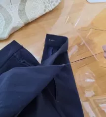 음,,,사진처럼 입으면 허벅지안쪽 부근의 천들이 우글우글 구겨져요8ㅅ8 전에 블랙으로