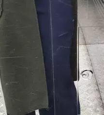 사진 잘 안나왔는데 밖에서 보면 정말 네이비에요!
