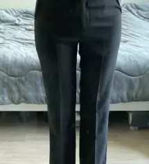 가장 우려했던 바지 핏이 생각보다 더 좋아서 너무 만족합니다. 스판이 있어서 편하고 