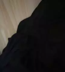 이뻐요 허벅지에 아주 딱 맞아서 살짝 부담스럽긴 한데 그래도 괜찮은거 같아요 잘 입고