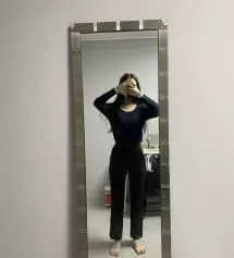 요새 맨날 이거만 입어요.. 허리 얇고 허벅지가 두꺼운데 단점은 보완되고 장점이 잘 드