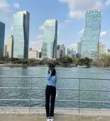 일단 배송이 너무 빨라서 좋아요!!! 바지 핏도 이쁘고 다리가 진짜 길어보여요 ㅎㅎ 그