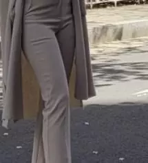 길이며 색이며 핏이며 만족!! 근데 여근래 살쪄서 허리가 좀조였디만 베이지 치고 넘이