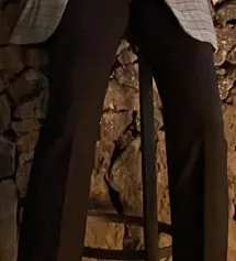 하체에 살이 많은 편인데 커버 잘 되고 길이감 적당합니당 바지핏 예뻐서 이것만 입게되