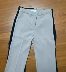 블랙만 입다가 모카베이지 구입했어요 어찌나 열심히 입었는지 늘어났더라구요 신상 L사