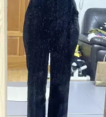 벌써 세번째 재구매에요 원래 그랬는지 모르겠는데 뭔가 바지가 좀 뻣뻣한 느낌이 있네