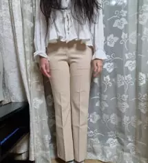 디자인 예쁘고 핏도 맘에 들어요. 색깔이 연해서 모든 색깔의 상의와 잘 어울릴 것 같아