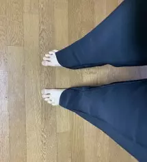 일할때 편하게 입으려고 삿어요 ㅎ 허벅지때문에 하체 비만버전으로 구매햇더니 정말 딸