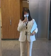 하도 유명한 바지이길래 구매 해 보았는데 완전 만족합니다! 주변에서도 바지 넘 이쁘다