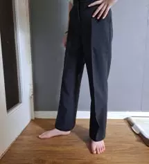 중딩딸 첫 슬랙스에요^^  작은키라 고민하다 주문했는데 핏이며 질감이며 신축성 모두 