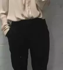 키 157에 43키로인데 160기장이 너무 길지도 않고 딱 복숭아뼈 덮는 기장이라 다리를 가