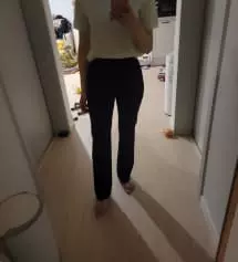 그유명한 모찌 저도샀네요. 168에 57키로인데 기장은 발등살짝 닿이는정도고 신축성있다