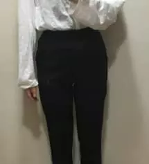 바지 사이즈랑 길이가 딱 좋아요~~검정 슬랙스가 있어서 이 바지를 살까 말까 고민했는