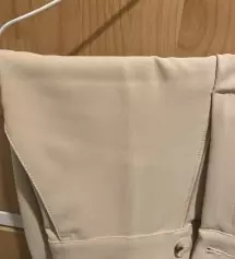 너무예뻐요ㅠㅜ 핏도 너무 예쁘고 편해서 3벌이나 구매했어요! 색깔은 똑같고 제질은 얇