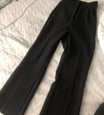 생각보다 허리가 초큼 작음… 내가 살 찐 거지 모… 바지는 예쁨 일단 살부터 빼야겟엉