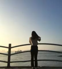 바지 두께도 적당하고 디자인도 이쁘고 하이웨스트라 너무 좋아요 하비 버전 있어서 바