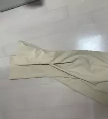 베이지 색상 무난하게 여러 옷에 잘 맞춰 입고 
