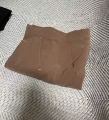 그렇게 고급스러운 느낌은 없는데 그냥 오피스룩 입고싶을때 무난합니다 괜찮아요