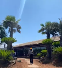 바지 엄청 쫀쫀하고 진짜 편해요. 핏도 예쁘고 후뚜르마뚜르 입어도 될만큼 진짜 너무 