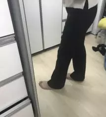 고고싱에서 검정 바지만 3개를 샀는데요 반하이 모찌 슬렉스가 제일 마음에 들어요 무릎