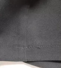 밑단 안쪽도 아니고 바깥쪽 박음질이 완전 엉망이어서 환불요청했는데 이상없는 상품으