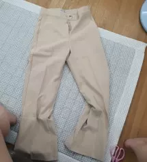 좀 두껍네요..? 제 키 160.5인데 다리가 짧은 편이라 그런지 155 시켰는데도 좀 긴 기장