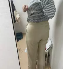 후기를 열심히 찾아보고 고민 끝에 주문했습니다. 전에 검정 슬랙스를 샀었는데 생각보