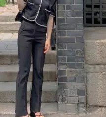 이뻐서 네이비랑 검정 하나씩 샀어요
