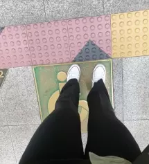 167에 64 인데 롱한기장으로 입고싶기도해서 170cm로 주문했는데 다리 진짜 길어보이고