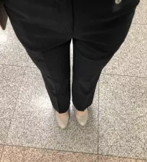 지난번 베이지색 주문해서 여름내내 교복처럼 입었어요. 살짝 두툼한 감은 없잖아 있었