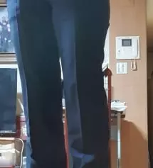 핏이 이뻐요 날씬해 보이고 신축성이 있어 앉았다 일어나도 편안하고 구김도 없고 짱이