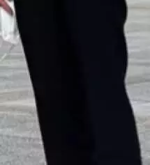 핏 너무 예쁘네욥 구김도 없구요 아주 마음에 들어요 슬랙스 살땐 고고싱에서 사야겠어