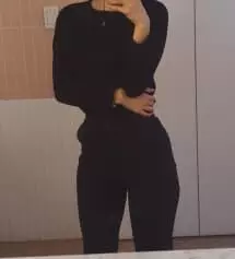 쫀쫀한 느낌이라 좋아요. 편하게 입기도 좋으면서 핏도 놓치지 않는 이 슬랙스 넘모 좋