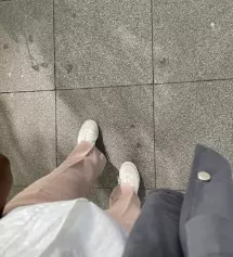 요즘 입기 딱  좋은거 같아요 오늘 모카베이지 입고 나왔는데 날씨랑 딱 맞네요 허리도