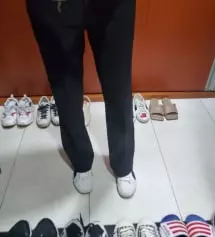 전에 모카베이지랑 아이보리색상으로 구매해서 잘입었는데 검정바지도 필요해서 구매했