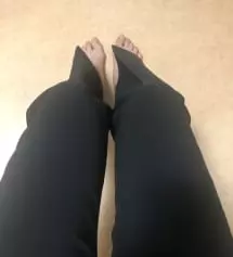 핏 예쁘다고 잘샀다고 친구한테 칭찬받았음✌️ 스판이 들어가있어서 밥 먹을때도 편해