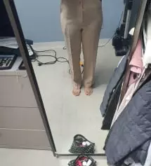 생각보다 굉장히 밝은 베이지색이에요. 그래서 지금 계절보단 봄 여름에 예쁘게 입을 수