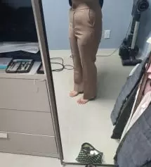 지금 계절에 딱 좋은 색상. 제가 파워웜톤이라 그런지 제 피부색이랑도 잘 어울려요. 저