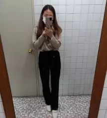 허리는 밴딩이 있어 편해요. 근데 제가 골반이 큰것도 아닌데 주머니 부분이 떠서 조금