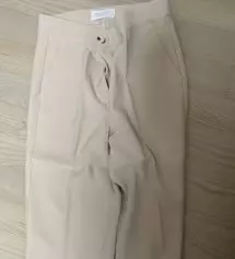 이 바지 너무 좋아서 색깔별로 모으고 있어요~ 넘 편하고 다리도 얇아 보이고 최고 입니