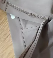 첨부터 지퍼부분이 이상하게 와서 교환 신청했습니다! 입어본 후기는 아니고 잠깐 느낀