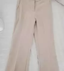 이주동안고민하고 리뷰만보다 샀어요 너무편하고 핏도이뻐서 색깔별로 다 구매할거에요