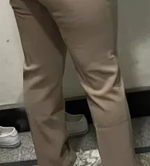 그 전에 슬랙스 바지 샀을땐 155 기장 으로 샀는 건 딱 사이즈 좋았는데 이건 조금 길어