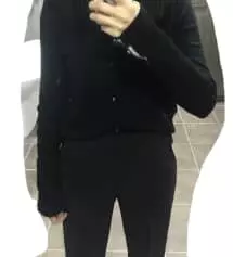 저번에사고 맘에들어서 재구매했습니다. 검정색이 채도가빠진 검정색이네요 위에 가디건