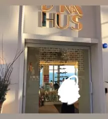 재구매입니다. 편안하고 밑위도 적당하고 부츠컷도 예뻐요. 다만 재질이 얇아서 겨울에